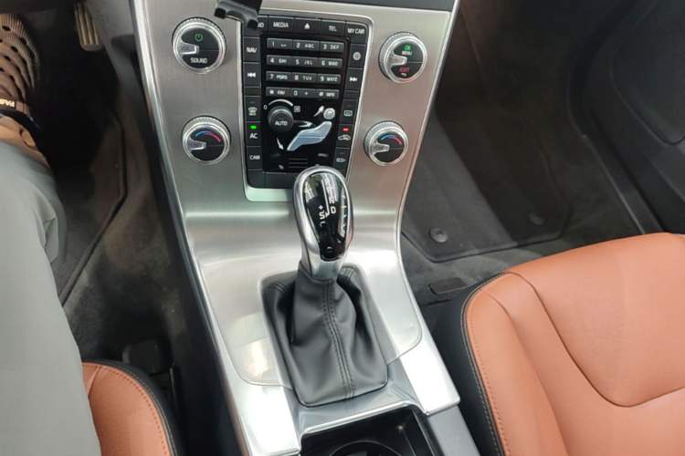 Used Volvo S60 2019 S60L T5 Smart Range Edition Gear Lever