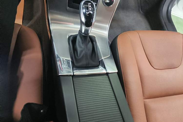 Used Volvo S60 2019 S60L T5 Smart Range Edition Gear Lever