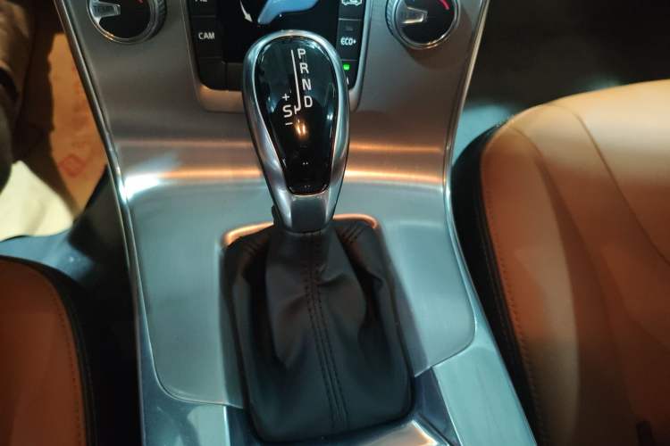 Used Volvo S60 2019 S60L T5 Smart Range Edition Gear Lever
