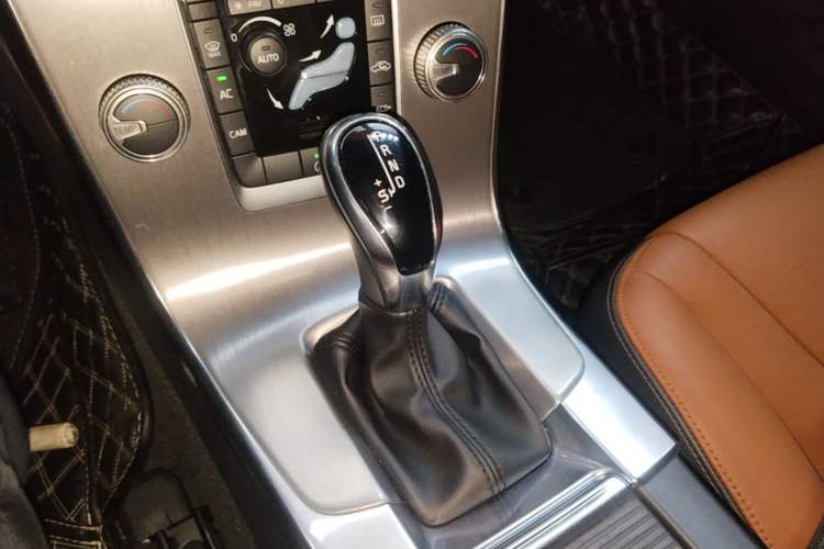 Used Volvo S60 2019 S60L T5 Smart Range Edition Gear Lever