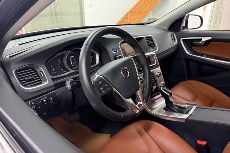 Used Volvo S60 2019 S60L T5 Smart Range Edition Interior 3
