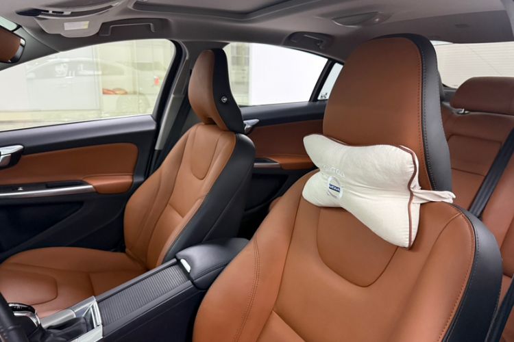 Used Volvo S60 2019 S60L T5 Smart Range Edition Interior 6