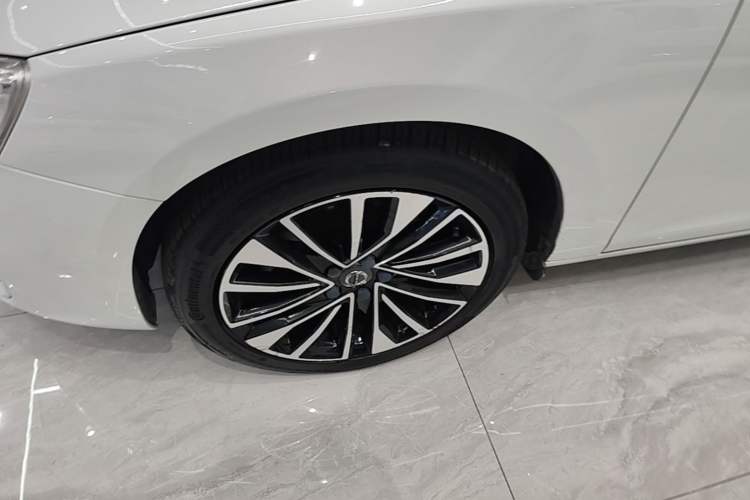 Used Volvo S60 2019 S60L T5 Smart Range Edition Left Front Wheel Hub