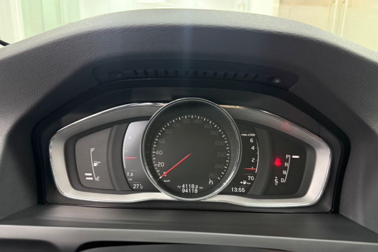 Used Volvo S60 2019 S60L T5 Smart Range Edition Odometer Close Up