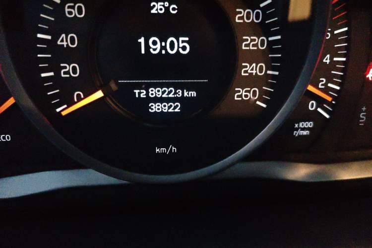 Used Volvo S60 2019 S60L Facelift T5 Intelligent Advanced Edition Odometer Close Up