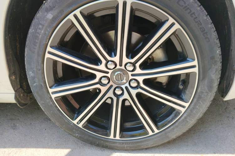 Used Volvo S60 2019 S60L Facelift T5 Smart Luxury Elite Edition Right Front Wheel Hub