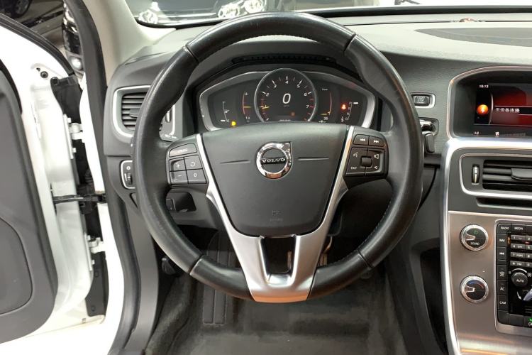 Used Volvo S60 2019 S60L T5 Smart Range Edition Steering Wheel