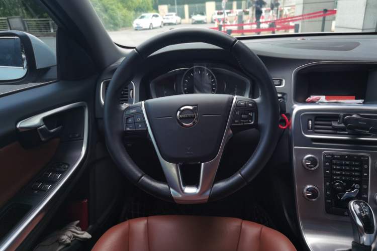 Used Volvo S60 2019 S60L T5 Smart Range Edition Steering Wheel