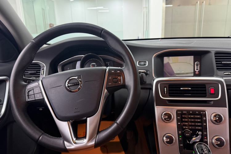 Used Volvo S60 2019 S60L T5 Smart Range Edition Steering Wheel