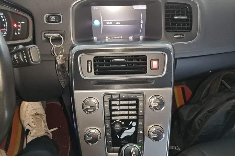 Used Volvo S60 2019 S60L T5 Smart Range Edition Audio And AC Panel