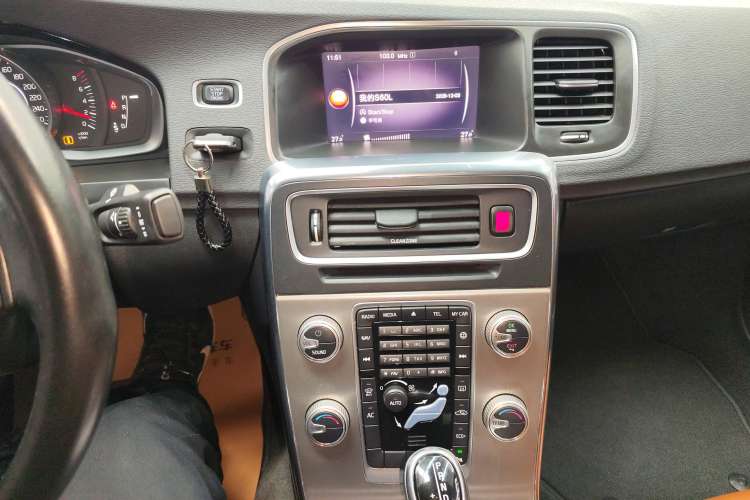 Used Volvo S60 2019 S60L Facelift T5 Intelligent Advanced Edition Audio And AC Panel