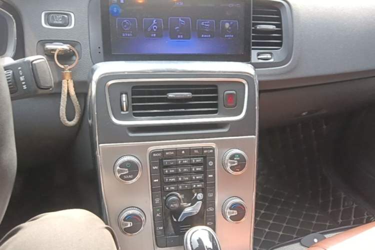 Used Volvo S60 2019 S60L T5 Smart Range Edition Audio And AC Panel