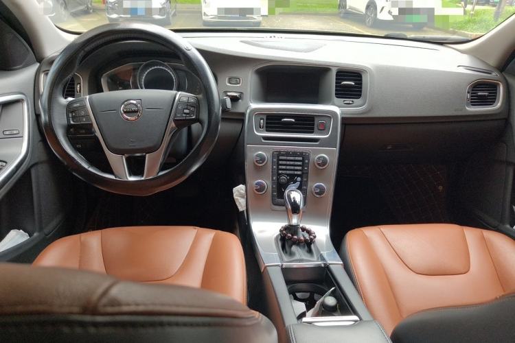Used Volvo S60 2019 S60L T5 Smart Range Edition Center Console