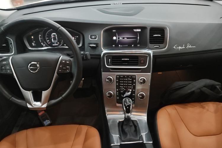 Used Volvo S60 2019 S60L Facelift T5 Intelligent Advanced Edition Center Console