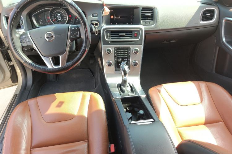 Used Volvo S60 2019 S60L Facelift T5 Intelligent Advanced Edition Center Console