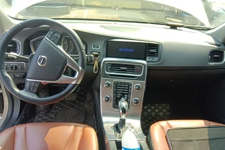 Used Volvo S60 2019 S60L T5 Smart Range Edition Center Console