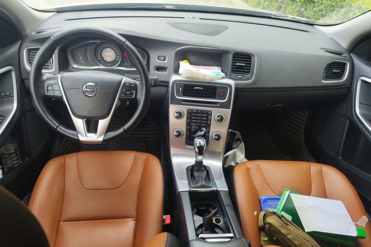 Used Volvo S60 2019 S60L Facelift T5 Intelligent Advanced Edition Center Console