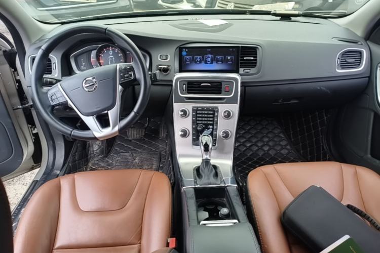 Used Volvo S60 2019 S60L T5 Smart Range Edition Center Console