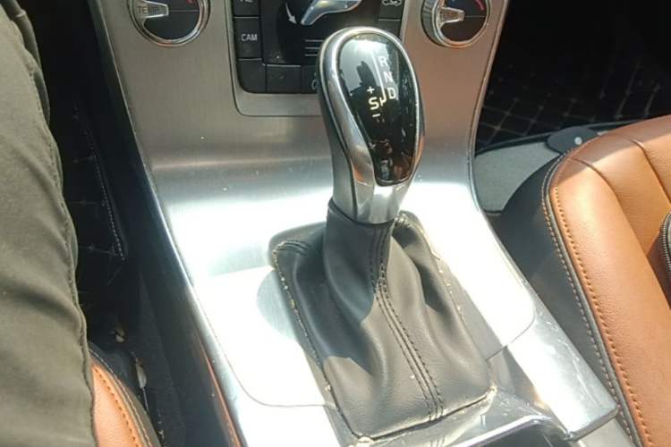 Used Volvo S60 2019 S60L T5 Smart Range Edition Gear Lever