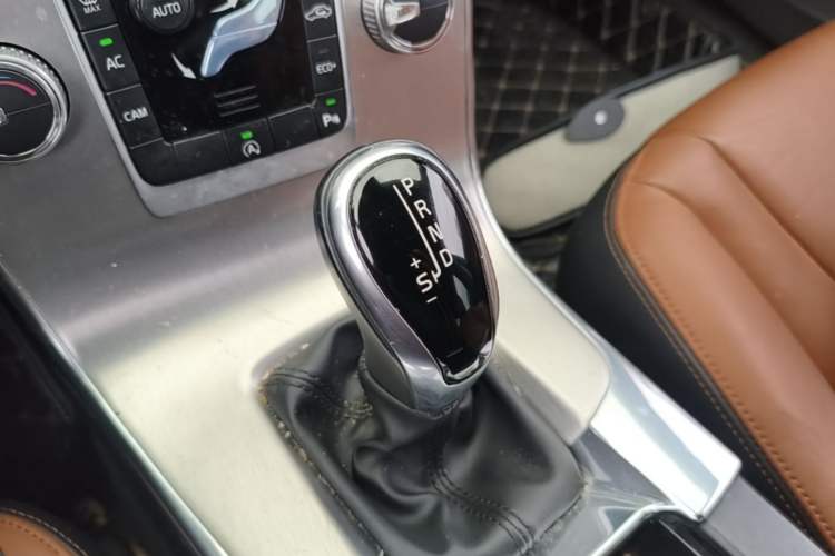 Used Volvo S60 2019 S60L T5 Smart Range Edition Gear Lever
