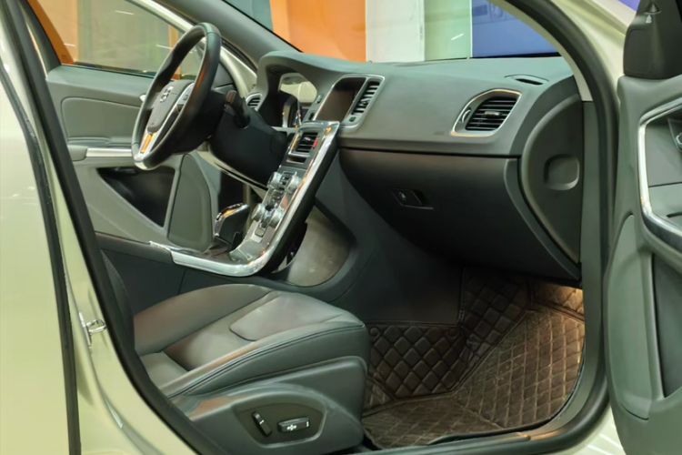 Used Volvo S60 2019 S60L Facelift T5 Smart Luxury Elite Edition Interior 4