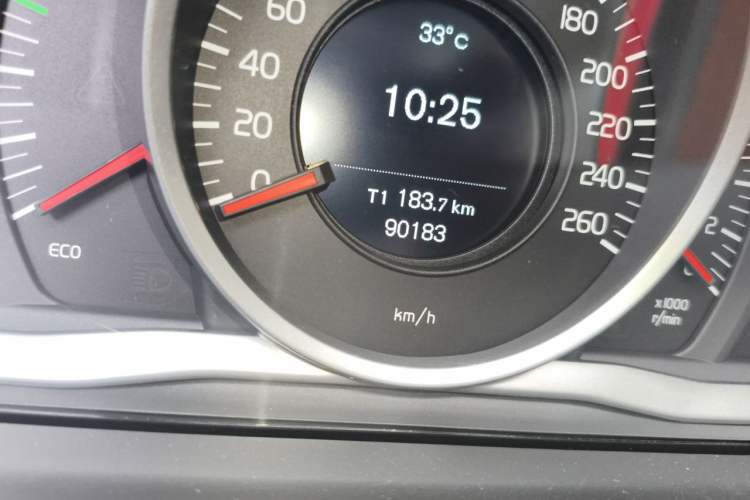Used Volvo S60 2019 S60L T3 Intelligent Upgrade Edition Odometer Close Up