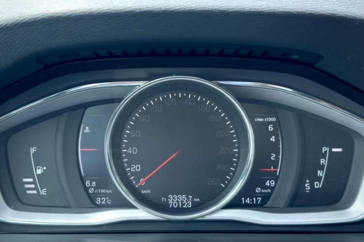 Used Volvo S60 2019 S60L Facelift T5 Intelligent Advanced Edition Odometer Close Up
