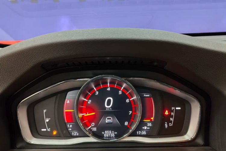 Used Volvo S60 2019 S60L Facelift T5 Smart Luxury Elite Edition Odometer Close Up