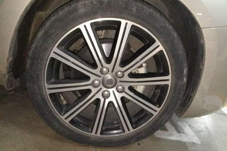 Used Volvo S60 2019 S60L Facelift T5 Smart Luxury Elite Edition Right Front Wheel Hub