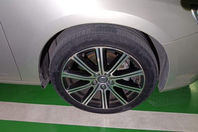 Used Volvo S60 2019 S60L Facelift T5 Smart Luxury Elite Edition Right Front Wheel Hub