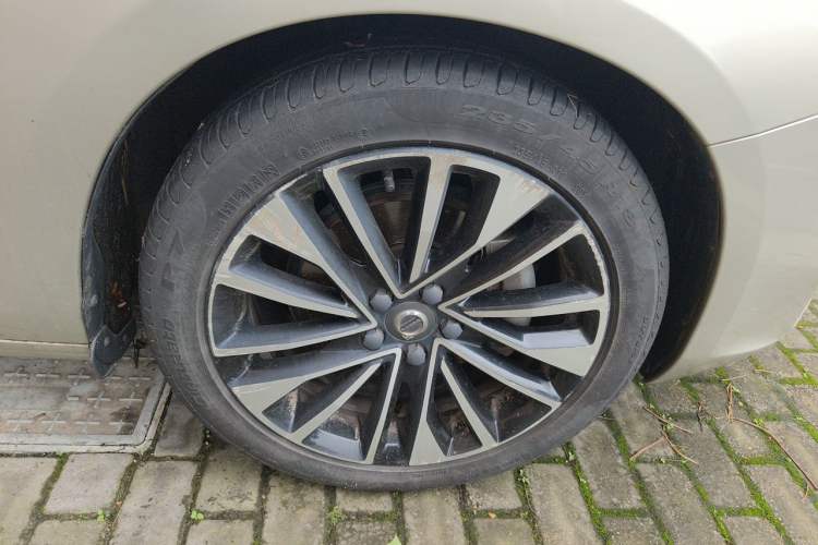Used Volvo S60 2019 S60L T5 Smart Range Edition Right Front Wheel Hub