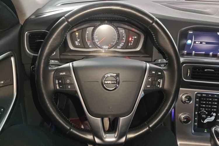 Used Volvo S60 2019 S60L T5 Smart Range Edition Steering Wheel