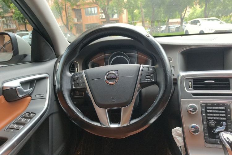 Used Volvo S60 2019 S60L T5 Smart Range Edition Steering Wheel