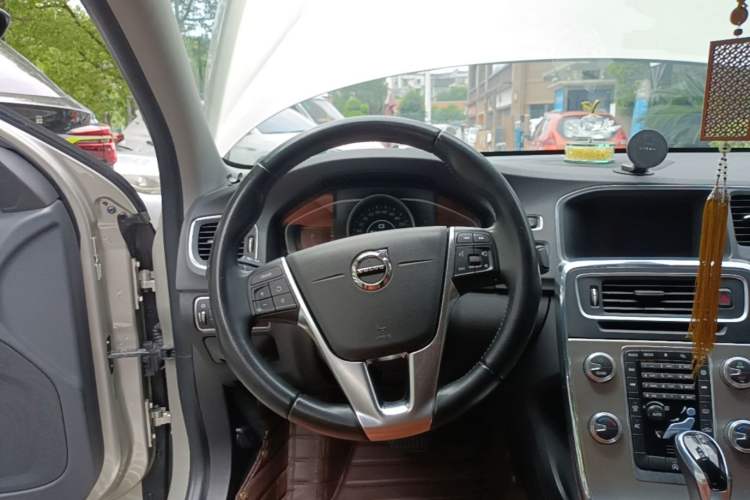Used Volvo S60 2019 S60L Facelift T5 Intelligent Advanced Edition Steering Wheel