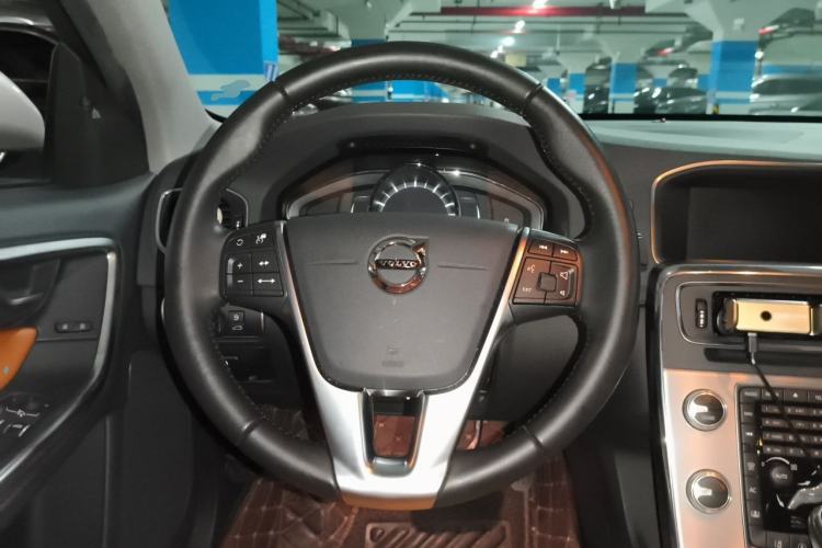 Used Volvo S60 2019 S60L Facelift T5 Smart Luxury Elite Edition Steering Wheel