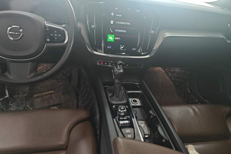 Used Volvo S60 2020 T4 Zhiyuan Sport Edition Audio And AC Panel