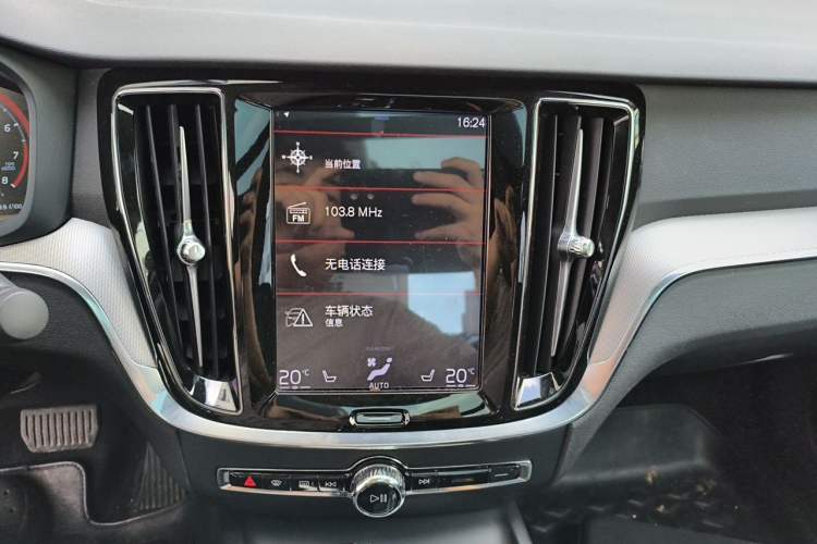 Used Volvo S60 2020 T4 Zhiyuan Luxury Edition Audio And AC Panel