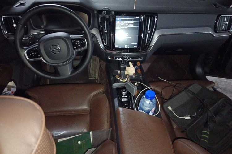 Used Volvo S60 2020 T4 Zhiyuan Luxury Edition Center Console