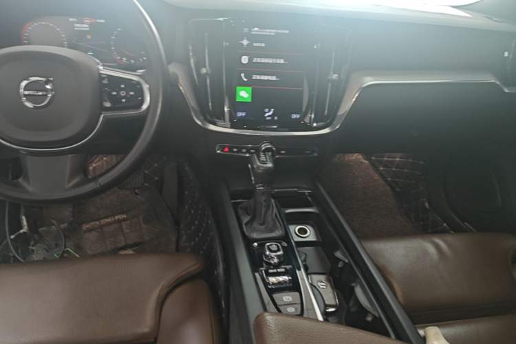 Used Volvo S60 2020 T4 Zhiyuan Sport Edition Center Console