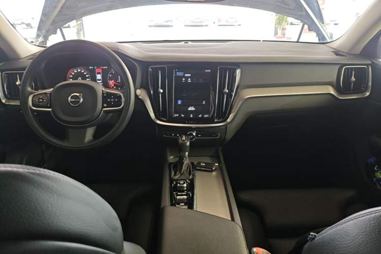 Used Volvo S60 2020 T4 Zhiyuan Luxury Edition Center Console