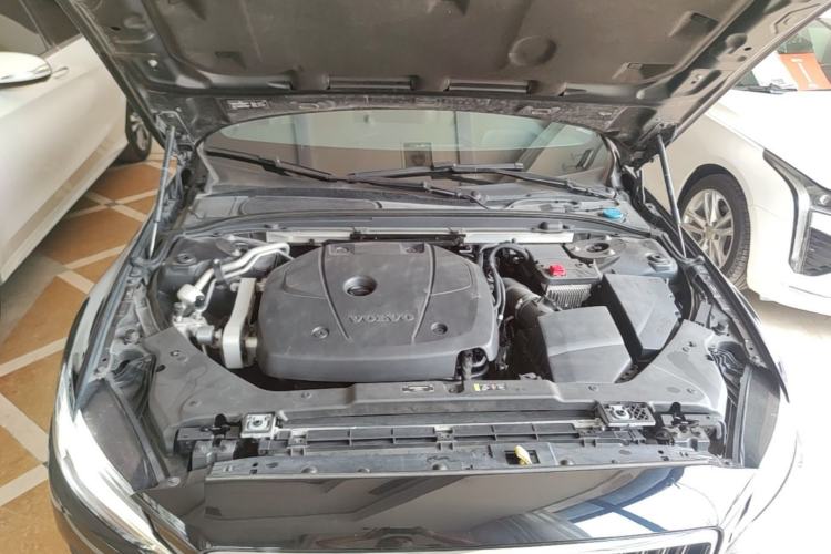 Used Volvo S60 2020 T4 Zhiyi Luxury Edition Engine Bay