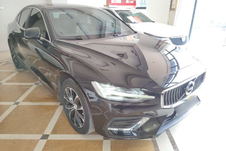 Used Volvo S60 2020 T4 Zhiyi Luxury Edition Front Right 45 Deg