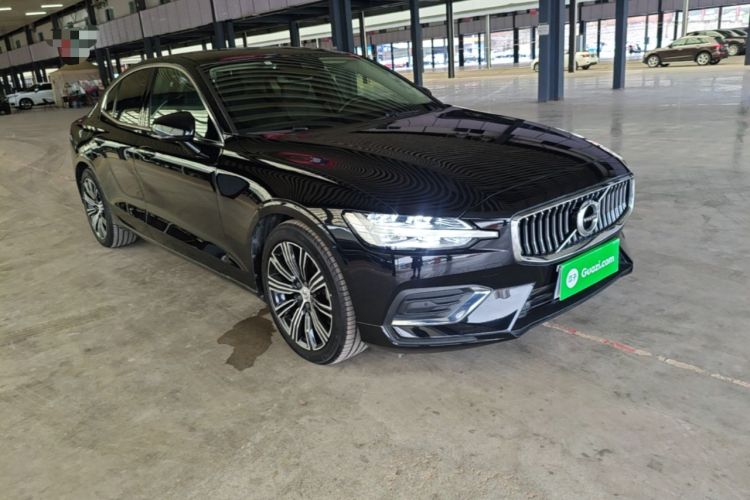 Used Volvo S60 2020 T4 Zhiyuan Luxury Edition Front Right 45 Deg