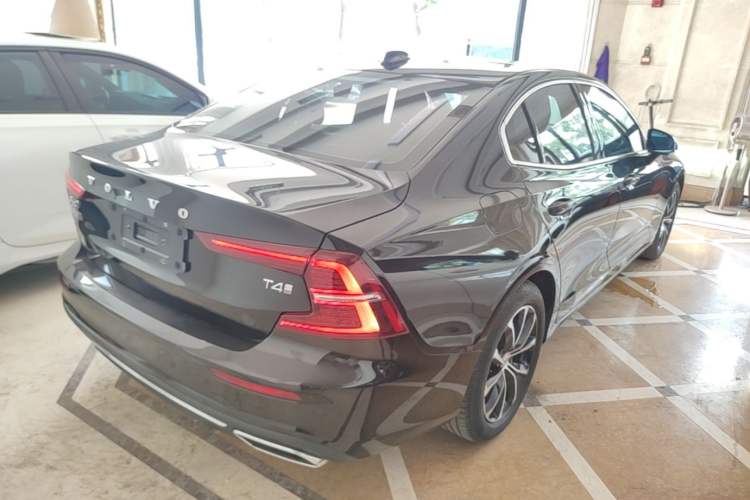 Used Volvo S60 2020 T4 Zhiyi Luxury Edition Rear Right 45 Deg