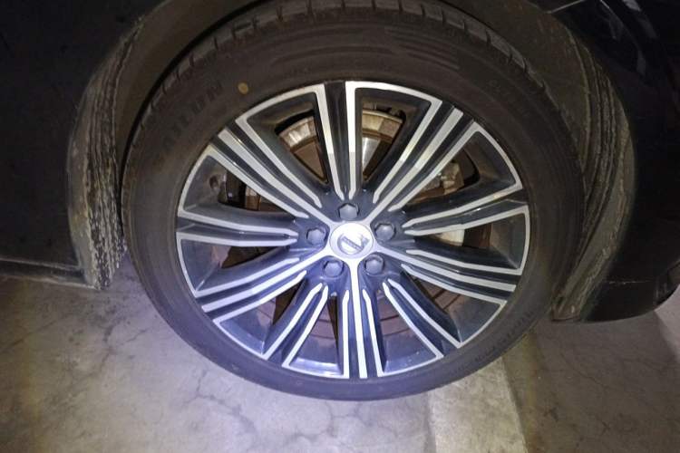 Used Volvo S60 2020 T4 Zhiyuan Luxury Edition Right Front Wheel Hub