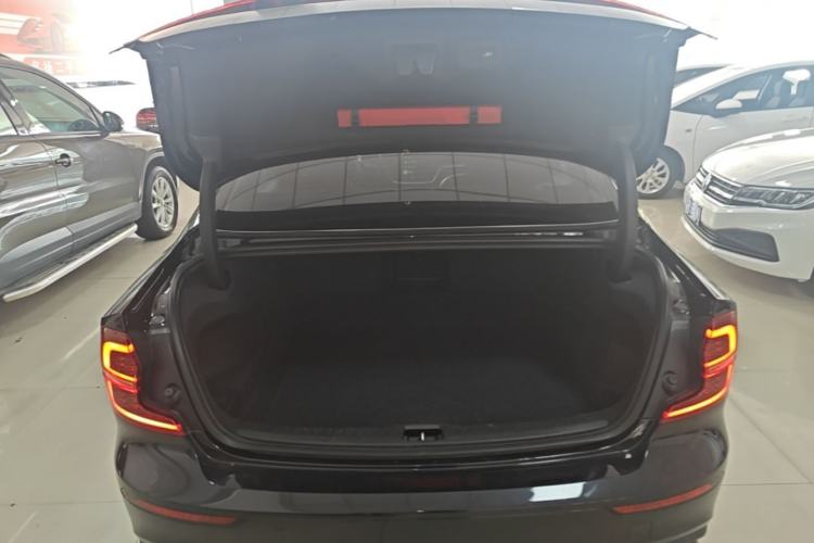 Used Volvo S60 2020 T4 Zhiyuan Sport Edition Trunk