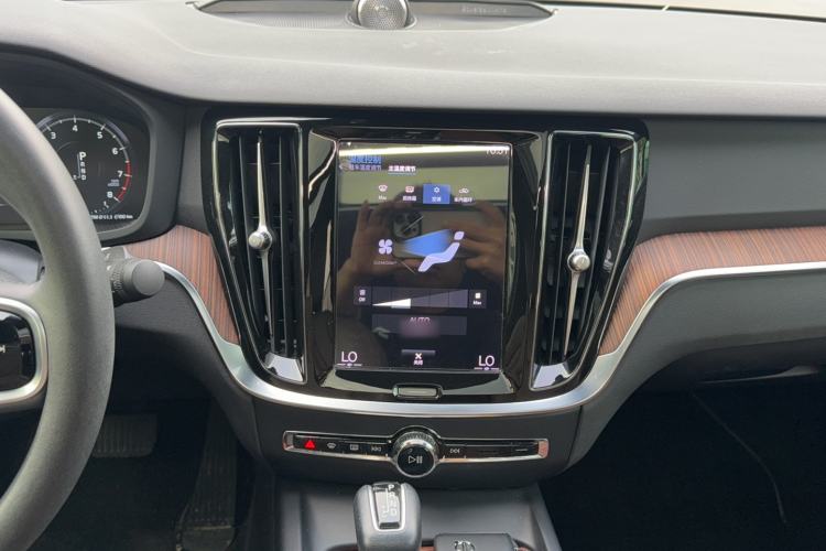 Used Volvo S60 2020 T4 Zhiyuan Luxury Edition Audio And AC Panel