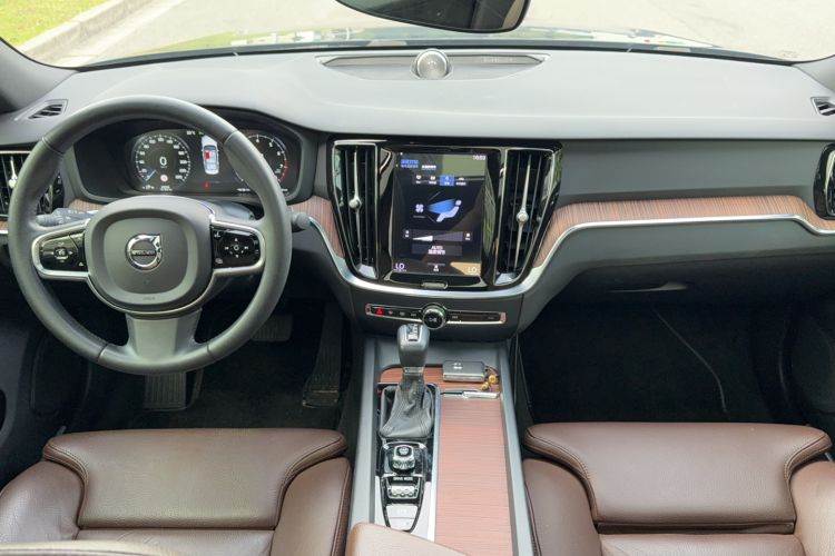 Used Volvo S60 2020 T4 Zhiyuan Luxury Edition Center Console