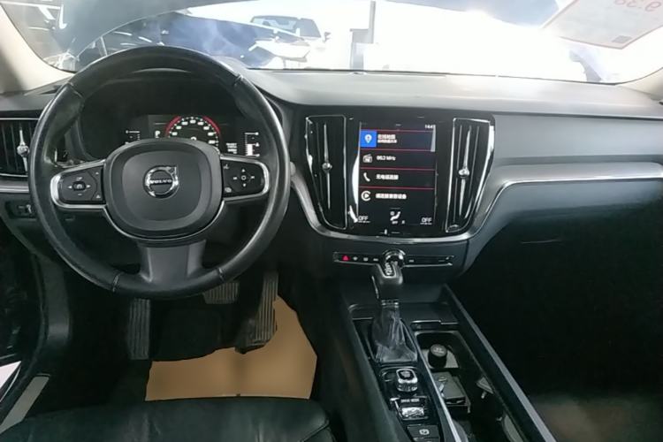Used Volvo S60 2020 T4 Zhiyi Luxury Edition Center Console