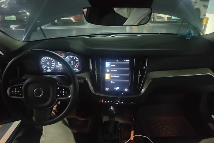 Used Volvo S60 2020 T4 Zhiyuan Luxury Edition Center Console
